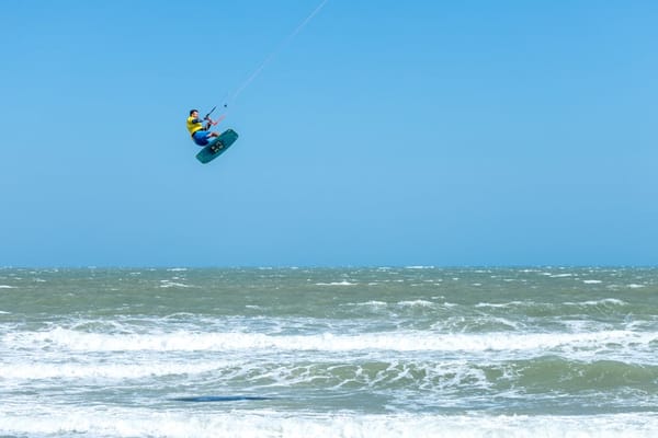 Kitesurfing Progression: From First Lessons to Riding Waves